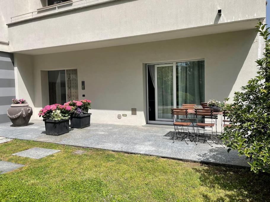 My Humble House -Appartamento In Villa Con Vista Lago Oggiono Buitenkant foto